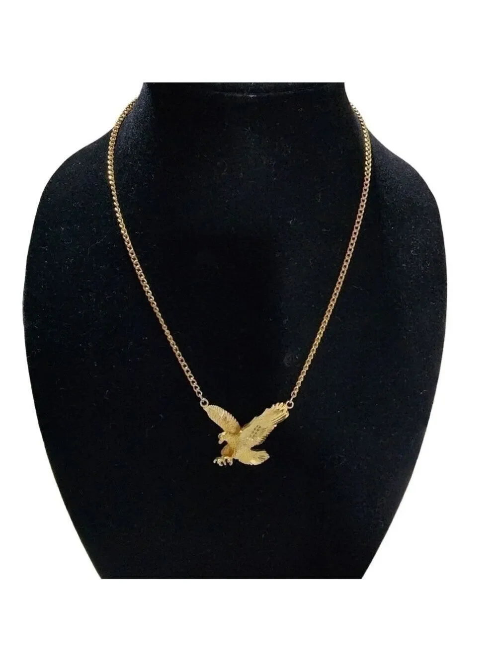 Vintage Mans Large Goldtone 3D Eagle Hawk pendant Necklace 20